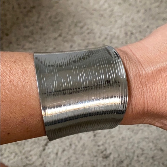 Fadi cuff bracelet - Picture 1 of 4